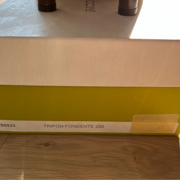 Gorgeous Italian leather high heeled pumps (never worn) - Picture 7 of 7